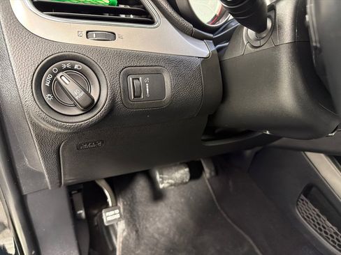 Used 2019 Dodge Journey Crossroad FWD image 13