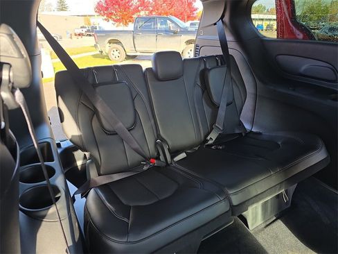 New 2026 Chrysler Pacifica Select image 12