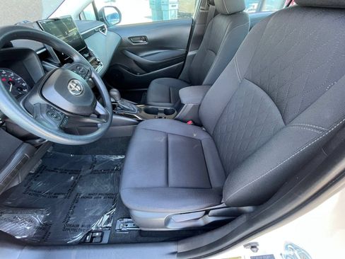 Used 2025 Toyota Corolla LE FWD image 27