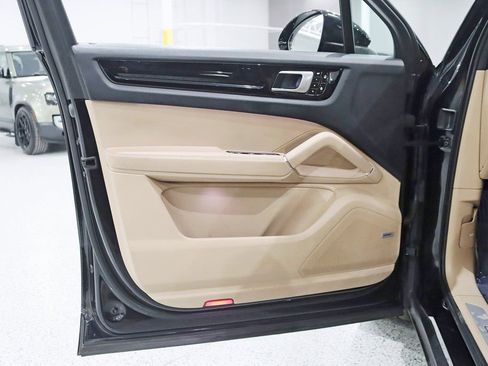 Used 2019 Porsche Cayenne image 30