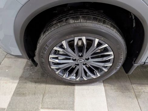 Used 2025 Nissan Rogue SL w/ Tech Package image 7