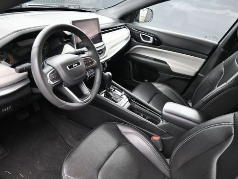 Used 2025 Jeep Compass Limited AWD/4WD image 19