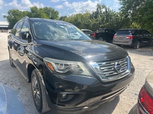 Used 2018 Nissan Pathfinder SL image 2