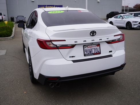 Used 2025 Toyota Camry SE image 8