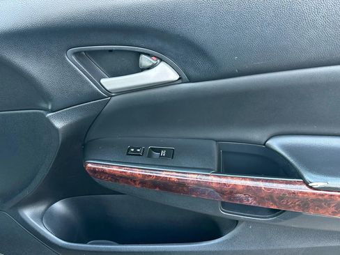 Used 2012 Honda Crosstour EX image 16