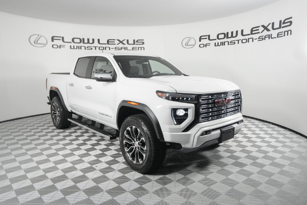 Used 2025 GMC Canyon Denali AWD/4WD image 3