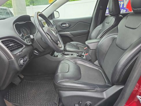 Used 2019 Jeep Cherokee Latitude Plus w/ Cold Weather Group AWD/4WD image 15