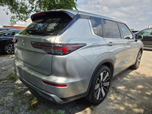 Used 2025 Mitsubishi Outlander SE AWD/4WD image 4
