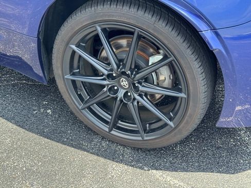 Used 2024 Toyota GR86 Premium RWD image 8