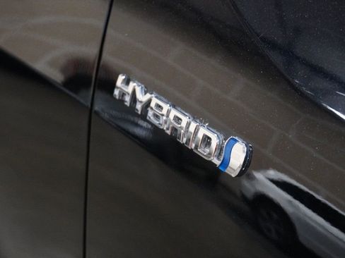 Used 2021 Toyota RAV4 LE AWD/4WD image 7