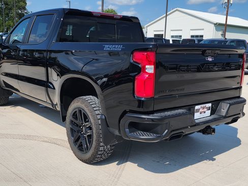 Used 2026 Chevrolet Silverado 1500 LT Trail Boss w/ LT Trail Boss Premium Package AWD/4WD image 8