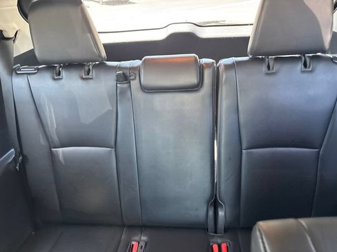 Used 2022 Toyota Highlander XLE FWD image 15