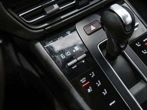 Used 2022 Porsche Macan image 21