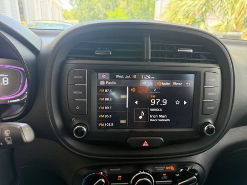 Used 2025 Kia Soul LX w/ LX Technology Package FWD image 20