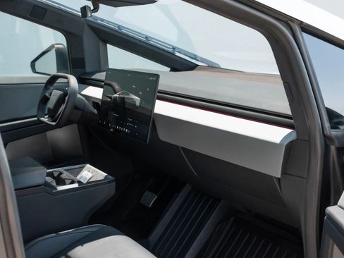 Used 2025 Tesla Cybertruck AWD Crew Cab image 25