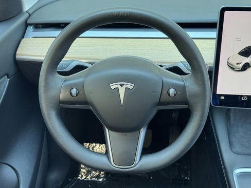 Used 2021 Tesla Model Y Long Range AWD/4WD image 17