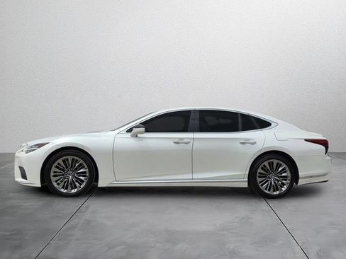 Used 2022 Lexus LS 500 w/ Accessory Package (Z1) RWD image 2