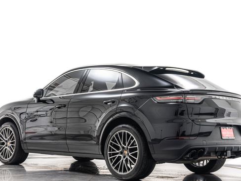 Used 2022 Porsche Cayenne Coupe AWD/4WD image 32