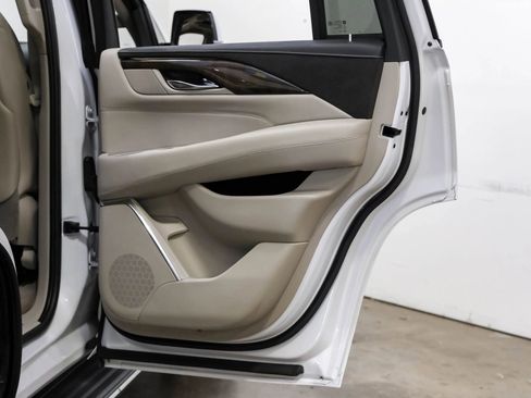 Used 2020 Cadillac Escalade Luxury image 37