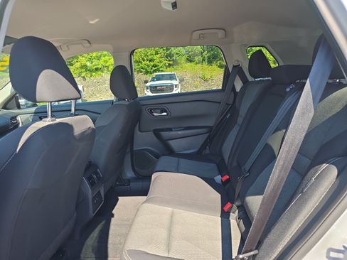 Used 2025 Nissan Rogue SV AWD/4WD image 13