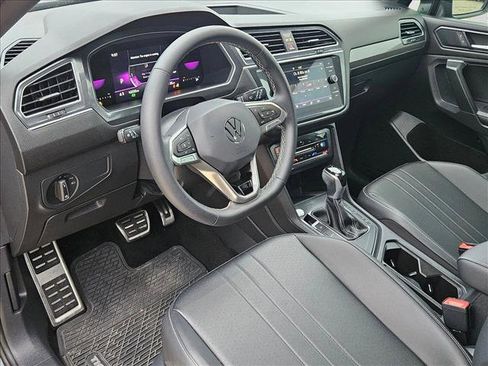 Used 2023 Volkswagen Tiguan SE R-Line image 10
