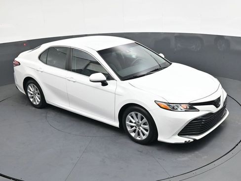 Used 2018 Toyota Camry LE FWD image 16