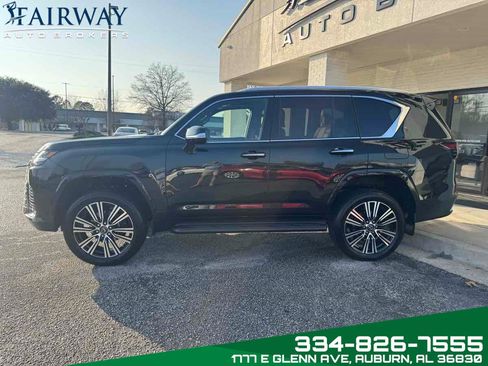 Used 2025 Lexus LX 600 4WD w/ Accessory Package (2T) image 9