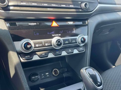 Used 2020 Hyundai Elantra SE w/ Cargo Package (C1) FWD image 29