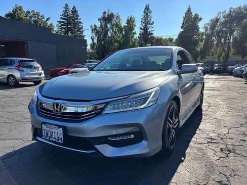 Used 2017 Honda Accord Touring image 8