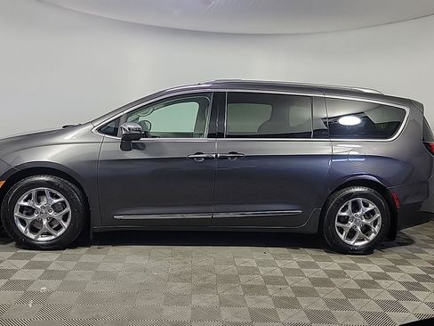 Used 2019 Chrysler Pacifica Limited FWD image 9