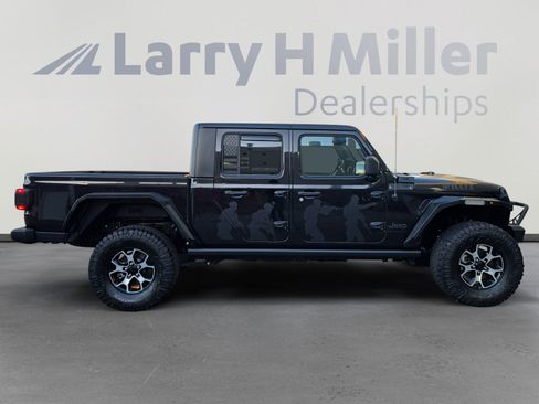 Used 2023 Jeep Gladiator Sport AWD/4WD image 6