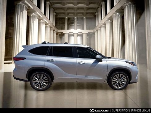 Used 2022 Toyota Highlander Platinum FWD image 3