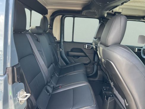 New 2026 Jeep Gladiator Sport AWD/4WD image 13