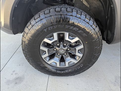 Used 2024 Nissan Frontier S w/ Technology Package AWD/4WD image 15