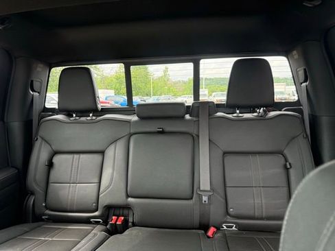 Used 2024 Chevrolet Silverado 1500 High Country w/ High Country Premium Package AWD/4WD image 17