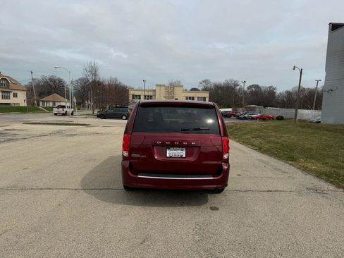 Used 2018 Dodge Grand Caravan SE w/ UConnect Hands-Free Group image 5