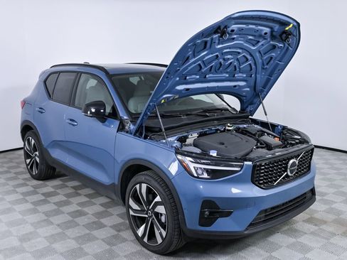 Certified 2025 Volvo XC40 B5 Plus image 35