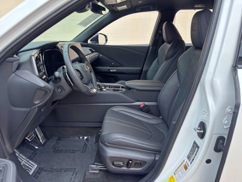 Used 2024 Lexus TX 500h AWD w/ Technology Package image 15