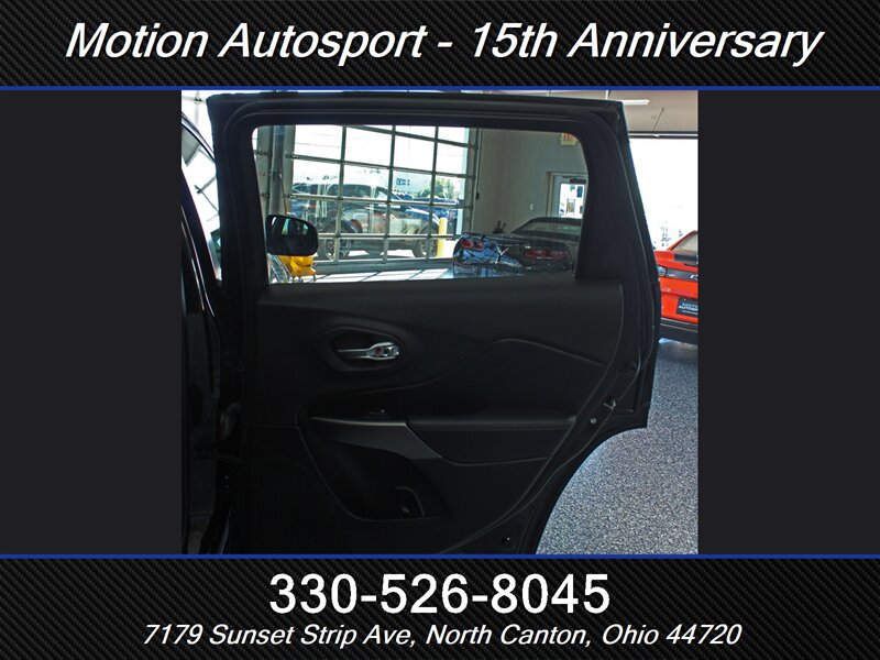 Used 2019 Jeep Cherokee Limited AWD/4WD image 33