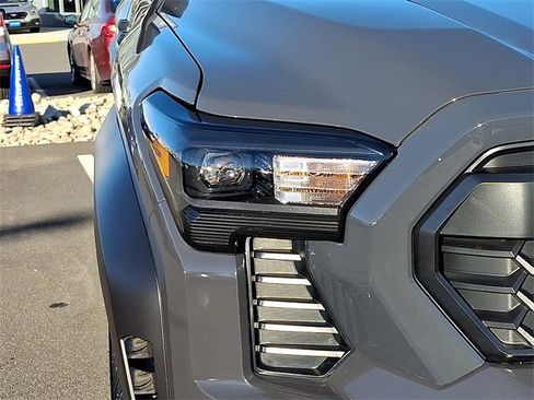 Used 2024 Toyota Tacoma TRD Off-Road image 9