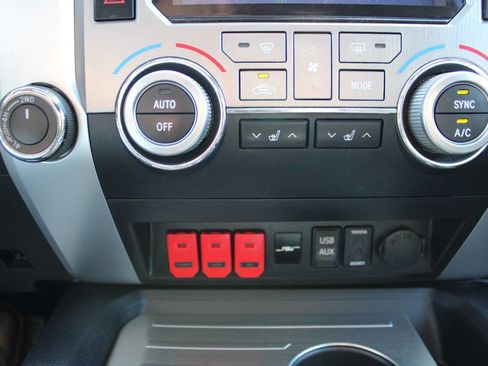 Used 2015 Toyota Tundra Limited w/ Limited Premium Package image 33