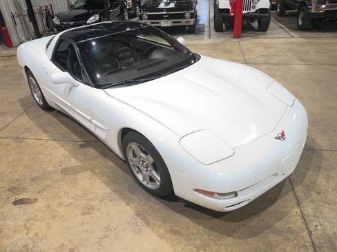 Used 1998 Chevrolet Corvette Coupe RWD image 14