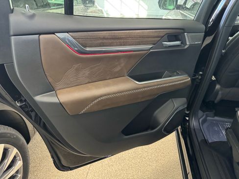 New 2026 GMC Acadia Denali Ultimate w/ LPO, Floor Liner Package image 12