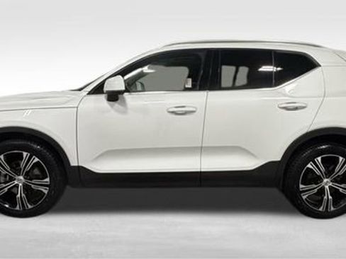Used 2022 Volvo XC40 T5 Inscription w/ Climate Package image 6
