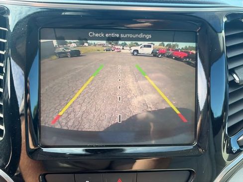 Used 2019 Jeep Cherokee Limited w/ Luxury Group FWD image 19