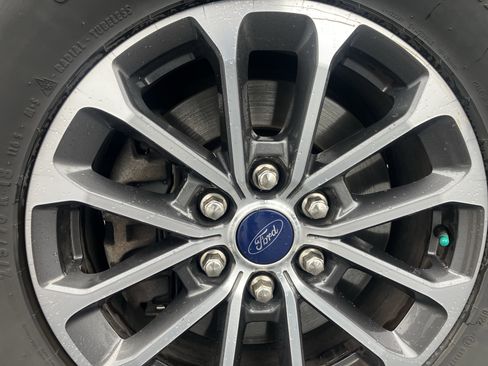 Used 2019 Ford F150 Lariat w/ Equipment Group 502A Luxury image 9