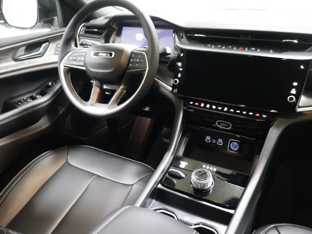 New 2027 Jeep Grand Cherokee Limited AWD/4WD image 18