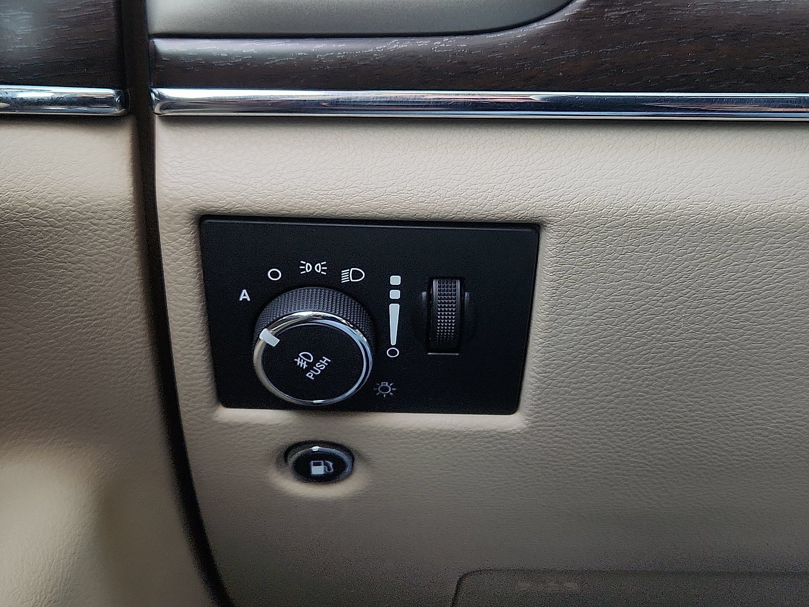 Used 2017 Jeep Grand Cherokee Limited AWD/4WD image 17