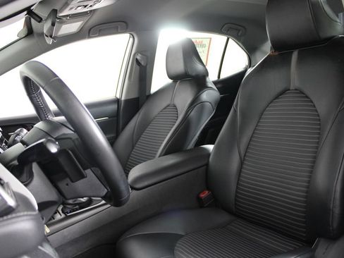 Used 2023 Toyota Camry SE FWD image 18