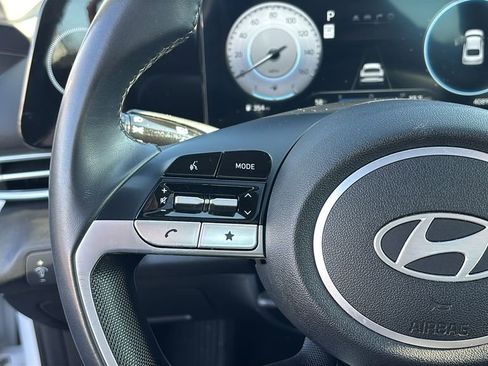 Used 2025 Hyundai Elantra SEL image 17